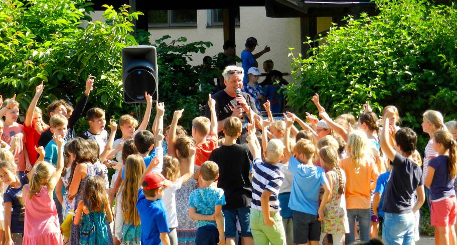 Abstimmung auf dem Schulhof